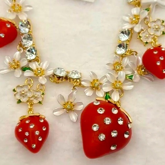 New Betsey Johnson strawberry necklace - Picture 10 of 11